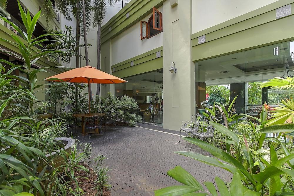 Paragon Wahid Hasyim Jakarta Buitenkant foto