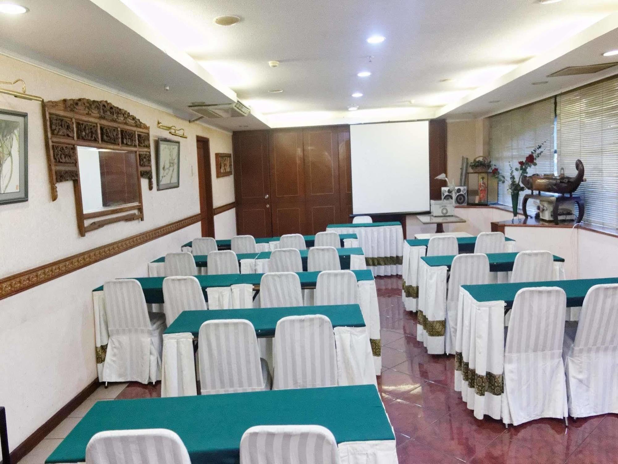 Paragon Wahid Hasyim Jakarta Buitenkant foto
